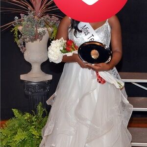 Alyce Paris White and Silver Formal Dress